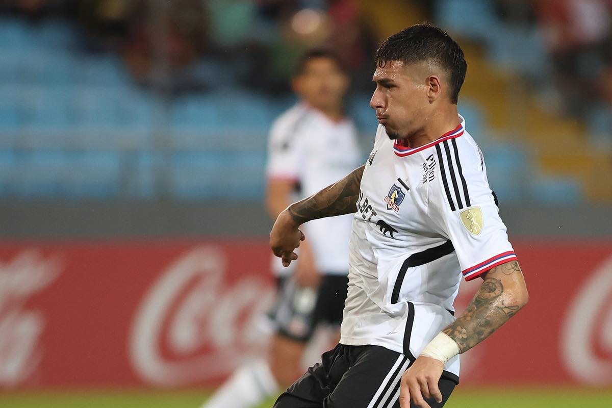 Alan Saldivia enfrentando a Monagas con Colo-Colo en la Copa Libertadores.