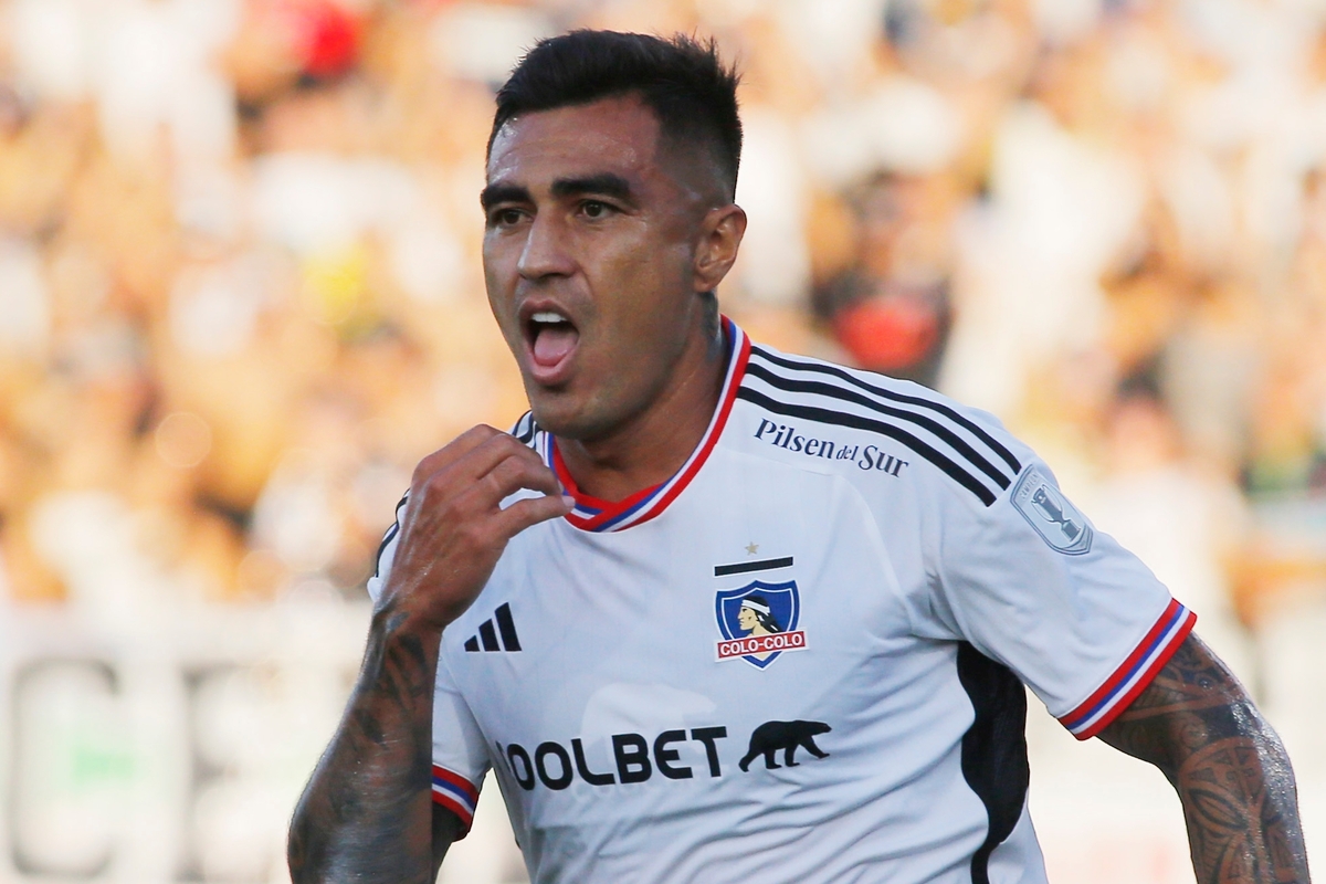 Darío Lezcano celebrando su segundo gol con la camiseta de Colo-Colo.