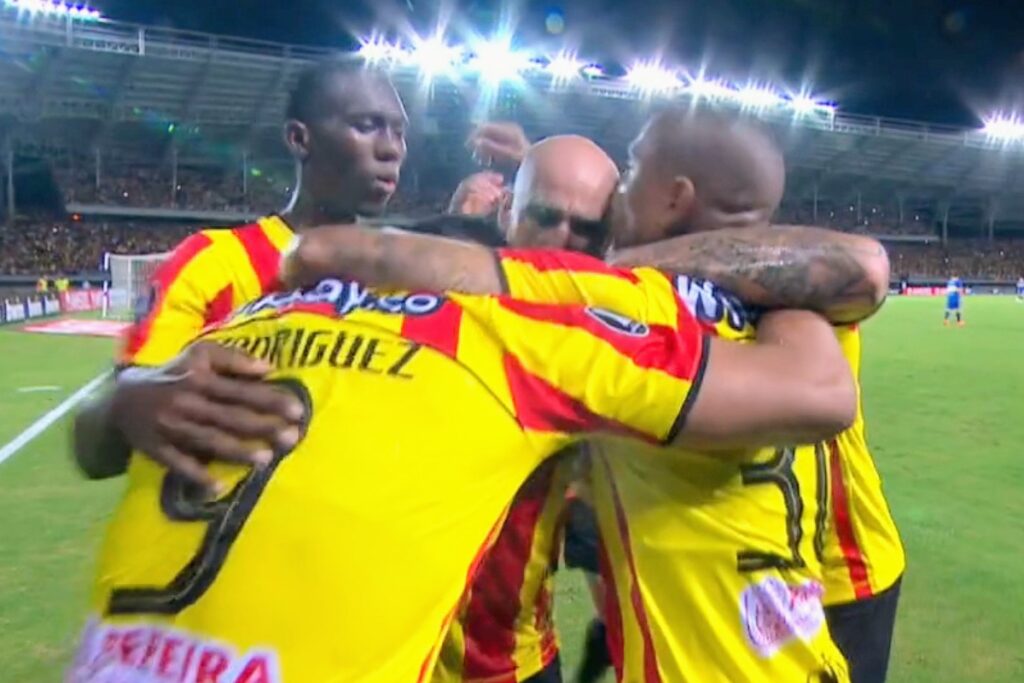 Deportivo Pereira celebrando el gol frente a Boca Juniors