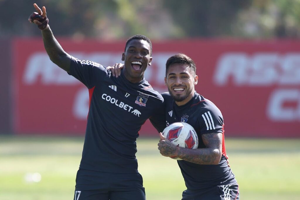 Fabián Castillo y Marcos Bolados en un entrenamiento de Colo-Colo en el Estadio Monumental