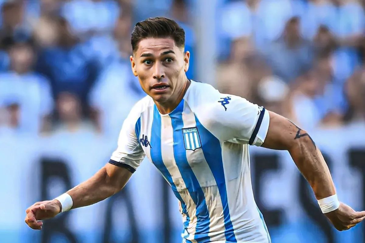 Óscar Opazo defendiendo la camiseta de Racing Club de Avellaneda.