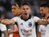 Óscar Opazo celebrando un triunfo con la camiseta de Colo-Colo.