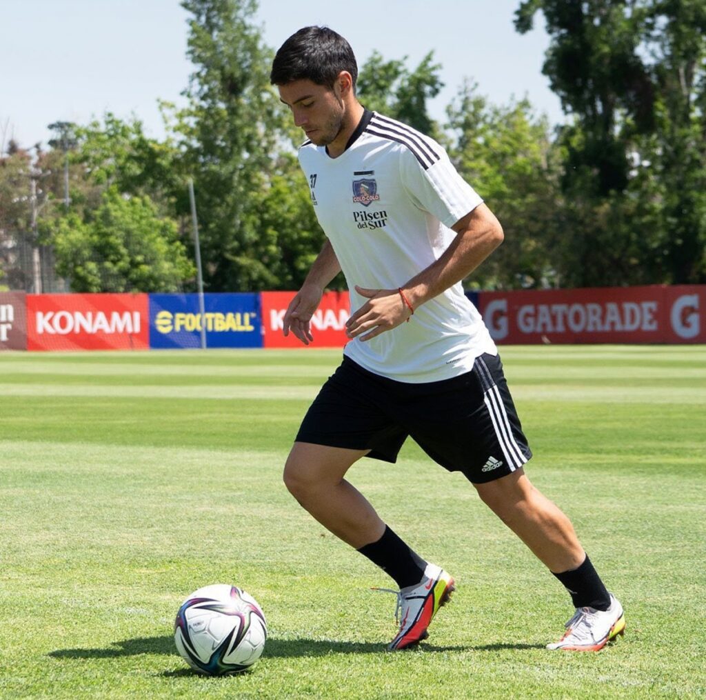David Tati entrenando por Colo-Colo, tras finalizar su préstamo en Deportes Temuco.