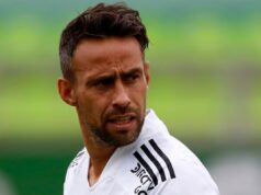Primer plano de Jorge Valdivia jugando por Colo Colo