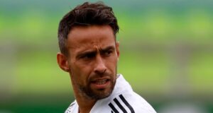 Primer plano de Jorge Valdivia jugando por Colo Colo