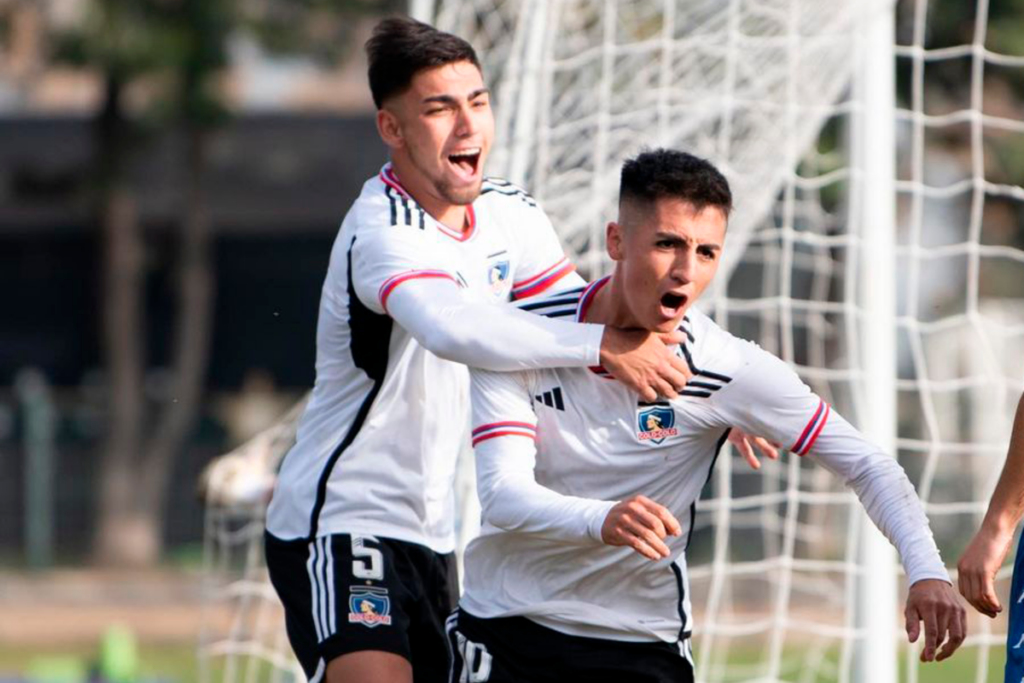 El Fútbol de Proyección de Colo-Colo celebrando un gol en la victoria sobre Unión Española en el torneo de apertura 2023.