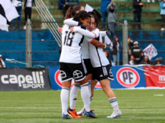 Colo-Colo Femenino celebran un gol de Isidora Olave ante Universidad de Concepción.