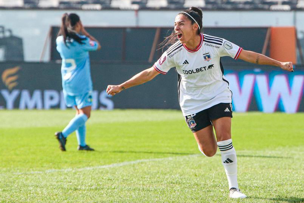 Nicol Sanhueza celebrando un gol con la camiseta de Colo-Colo Femenino sobre O'Higgins de Rancagua.