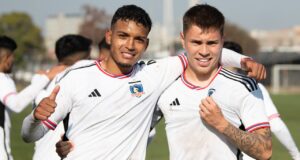 Daniel Gutiérrez y Lucas Soto celebrando por Colo Colo