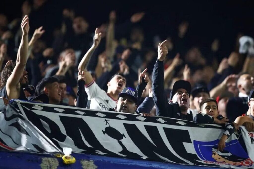 Hinchas de Colo-Colo en La Bombonera.