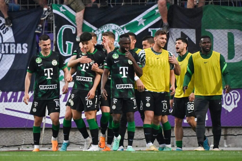 Jugadores del Ferencváros celebrando tras un gol a favor.