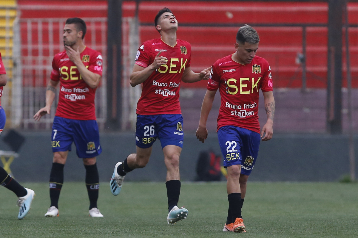 Jugadores de Unión Española celebrando un gol.