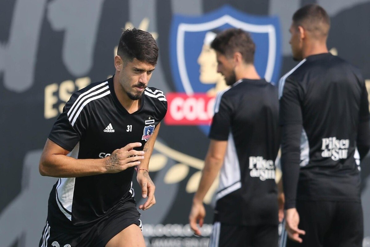 Matías de los Santos enfocado durante un entrenamiento en Colo-Colo.