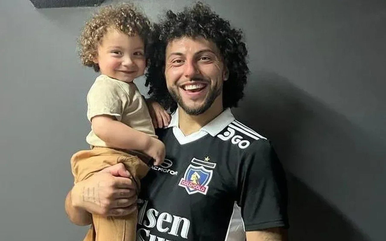 Maximiliano Falcón y su hijo Domingo en brazos