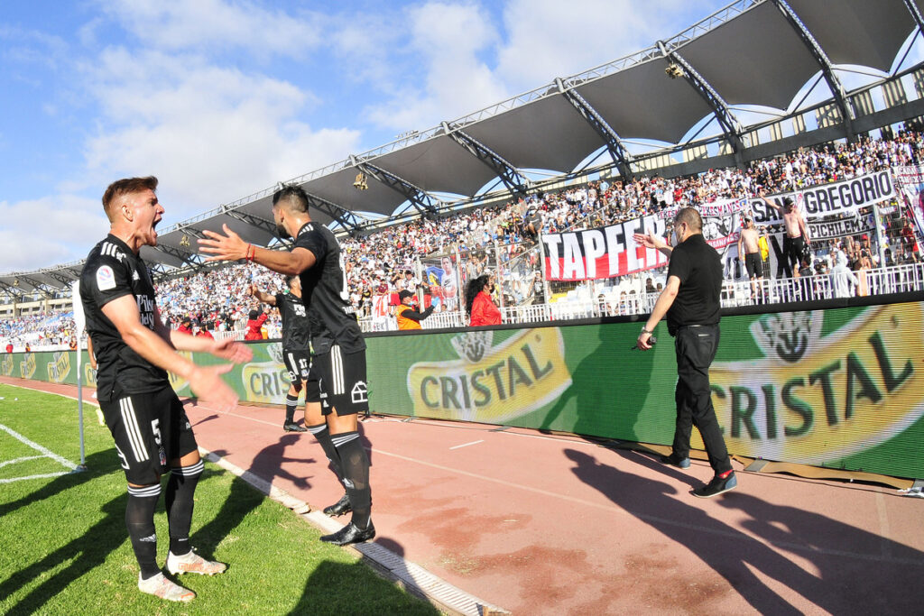 Jugadores de Colo-Colo celebran un gol anulado frente a Deportes Antofagasta en el Campeonato Nacional 2021