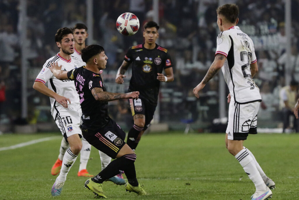 Marco Rojas frente a Santiago City en la Copa Chile 2023.