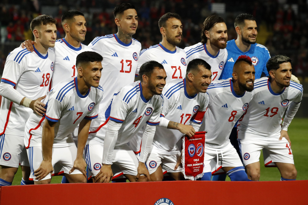Once titular de Chile en la goleada 5-0 ante República Dominicana.
