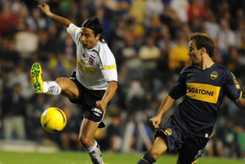 Colo-Colo enfrentando a Boca Juniors, en su último partido en la Bombonera.