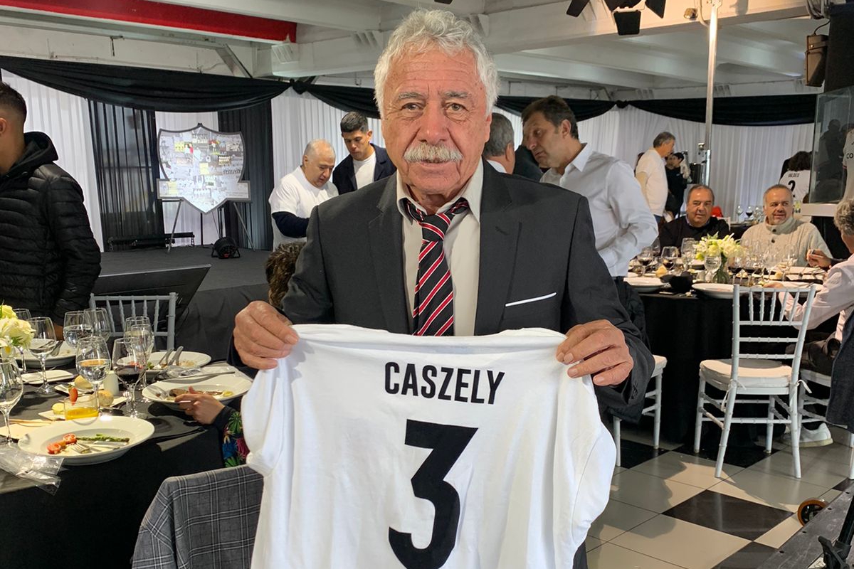 Carlos Caszely durante la conmemoración de los 50 años de Colo-Colo 1973