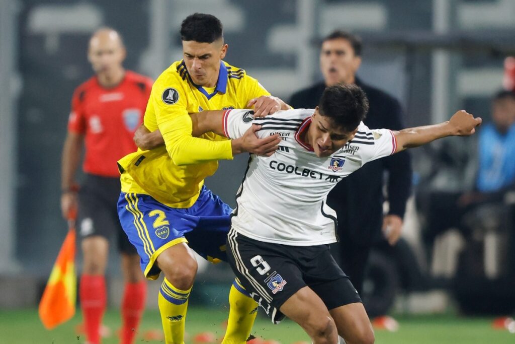 Damián Pizarro enfrentando a Boca Juniors, en el tercer partido de Colo-Colo en la Copa Libertadores 2023.