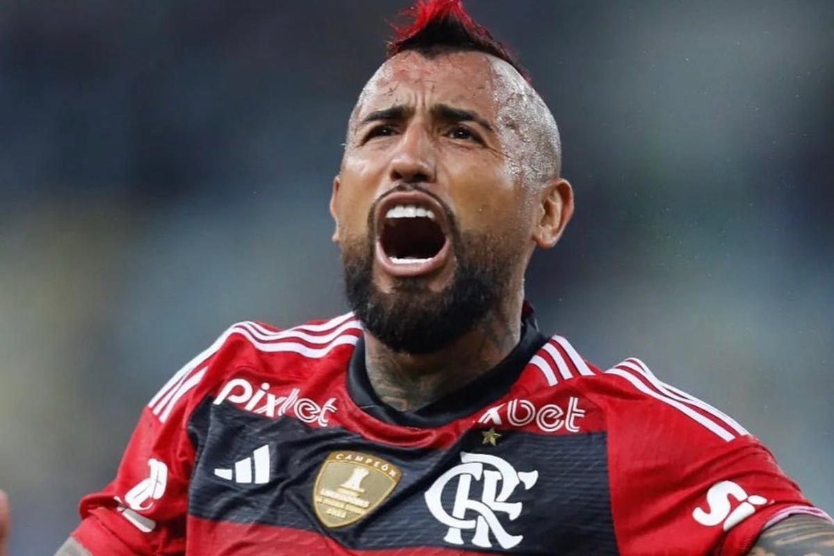 Arturo Vidal con la camiseta de Flamengo.