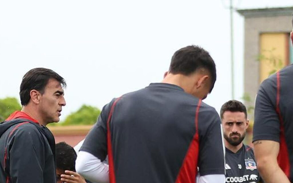 Gustavo Quinteros de los jugadores de Colo Colo preparabdo el duelo ante Boca Juniors