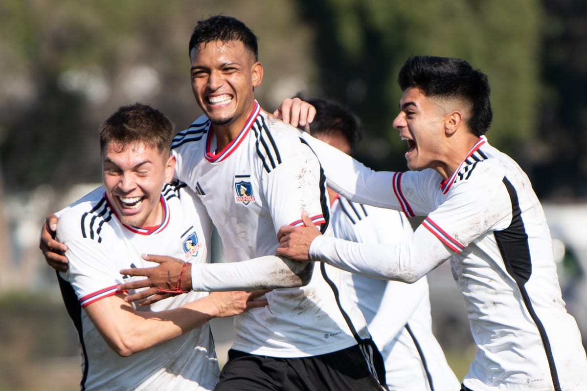 Colo-Colo Proyección celebrando el agónico triunfo para avanzar a la final del torneo