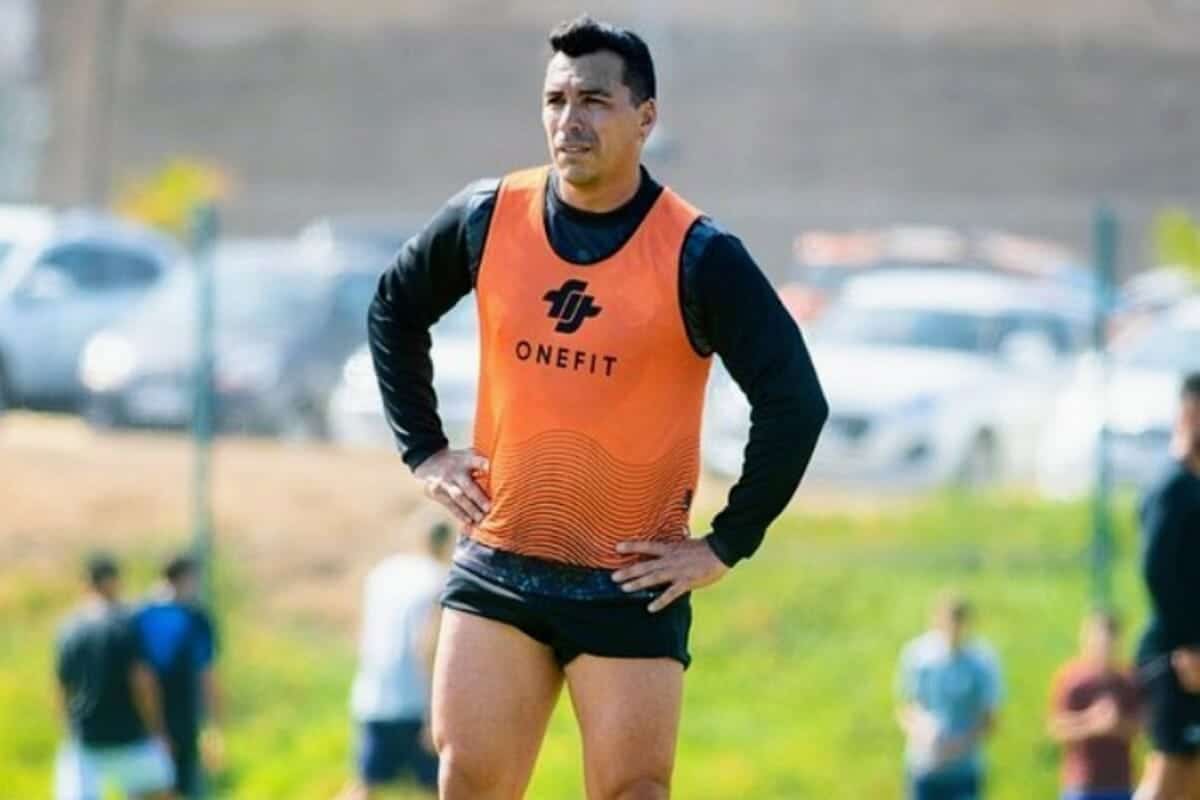 Esteban Paredes en su primer entrenamiento con San Antonio Unido