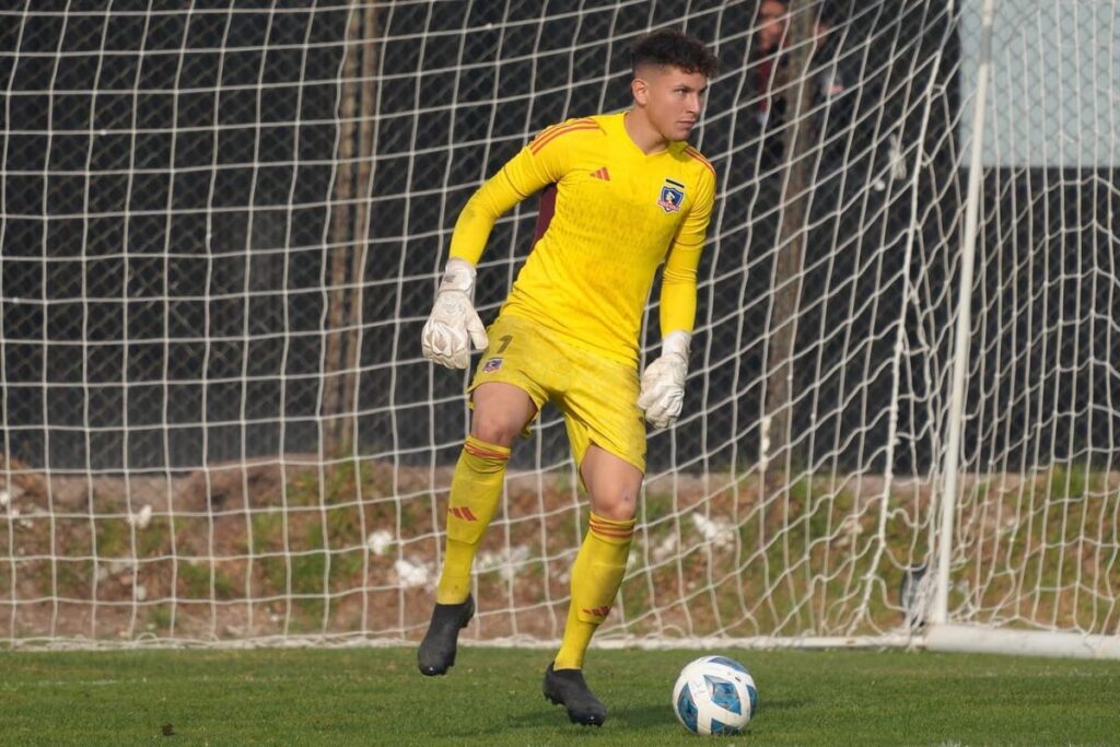 Martín Ballesteros en el partido de Colo-Colo Proyección frente a Unión Española.