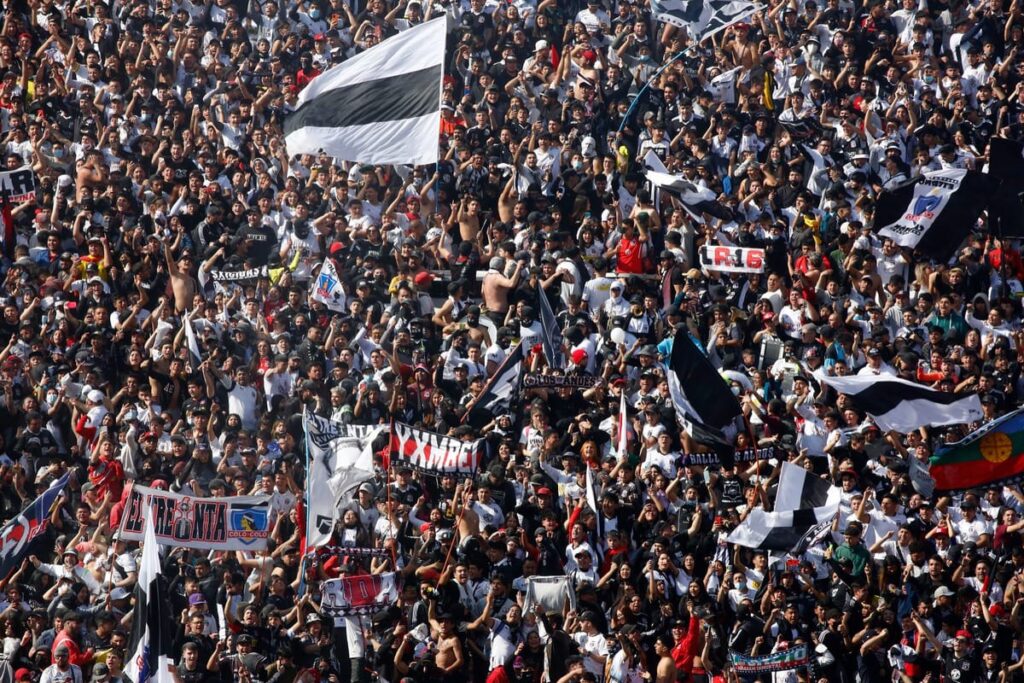 Garra Blanca durante un partido de Colo-Colo en el Estadio Monumental