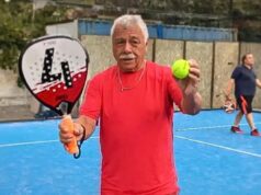 Carlos Caszely jugando padel