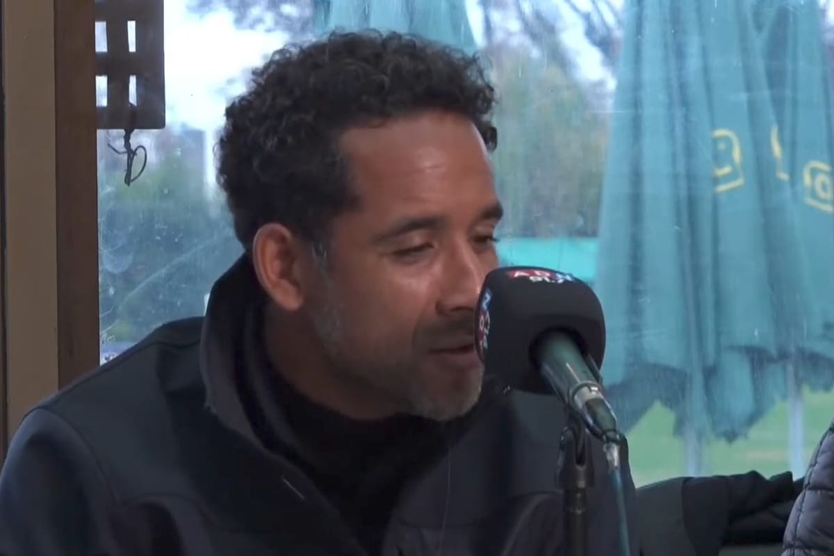 Jean Beausejour durante la transmisión de Los Tenores de Radio ADN