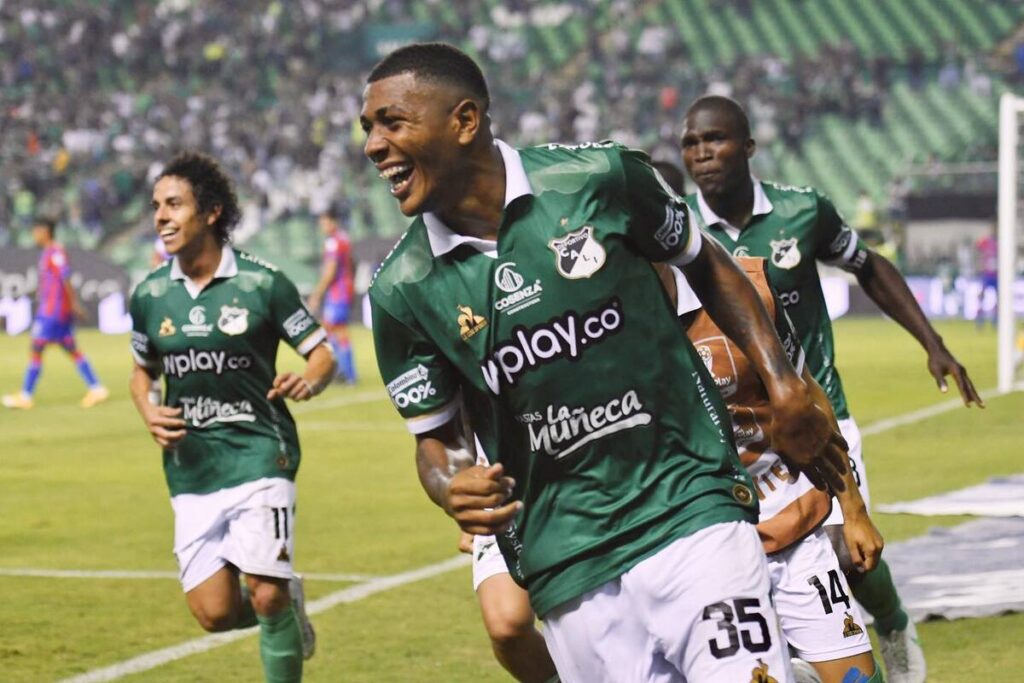 Jugadores de Deportivo Cali celebrandoo un gol.