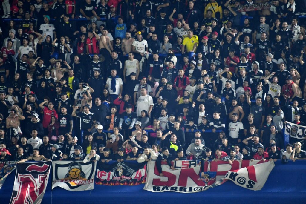 Gran número de hinchas de Colo Colo en La Bombonera