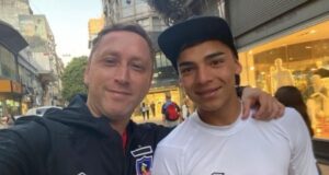 Luis Mena y Joan Cruz sonriendo.