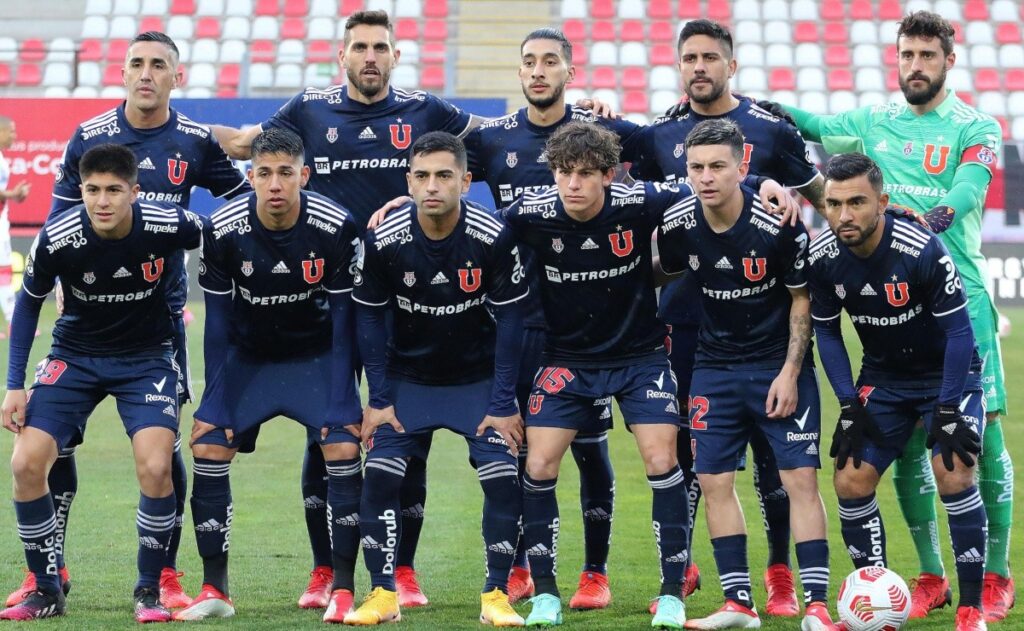 Foto oficial de formación de Universidad de Chile en partido de 2021.