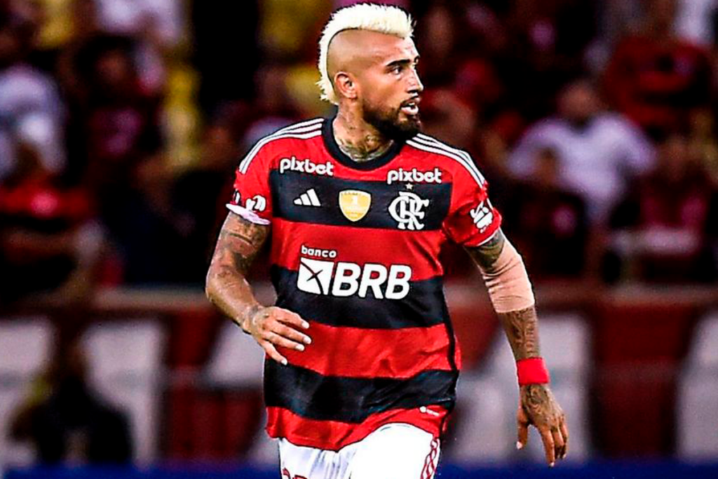 Arturo Vidal defendiendo los colores del Flamengo de Brasil.