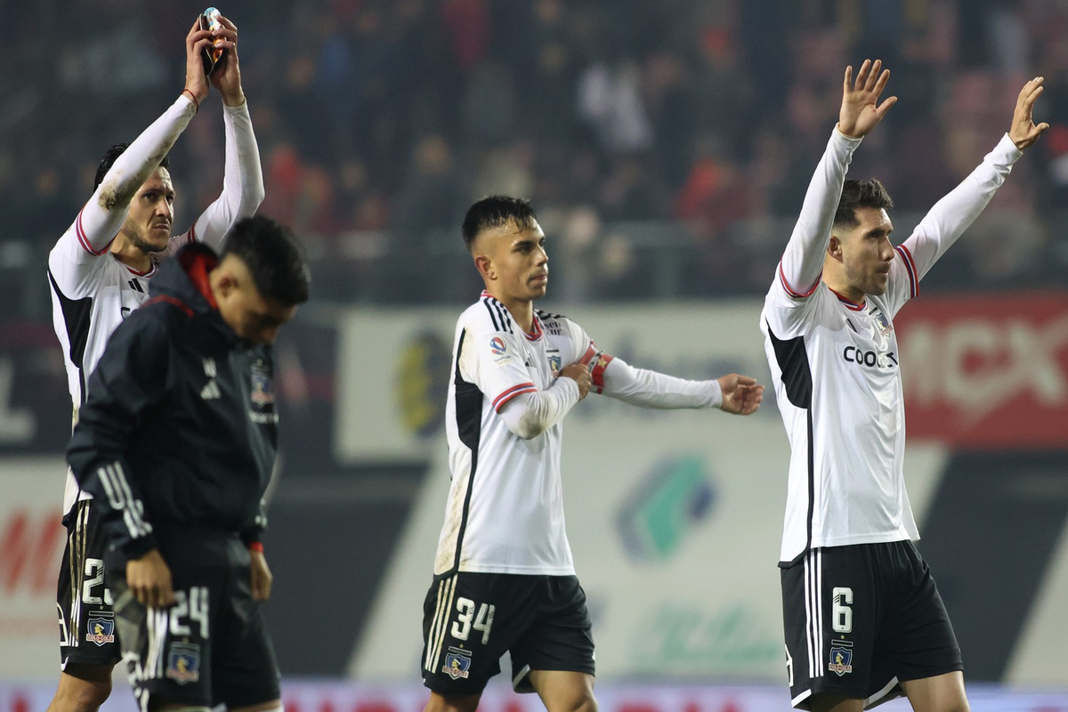 Futbolista de Colo-Colo se despiden de los hinchas tras el empate 0-0 ante Ñublense por la segunda rueda del Campeonato Nacional 2023.