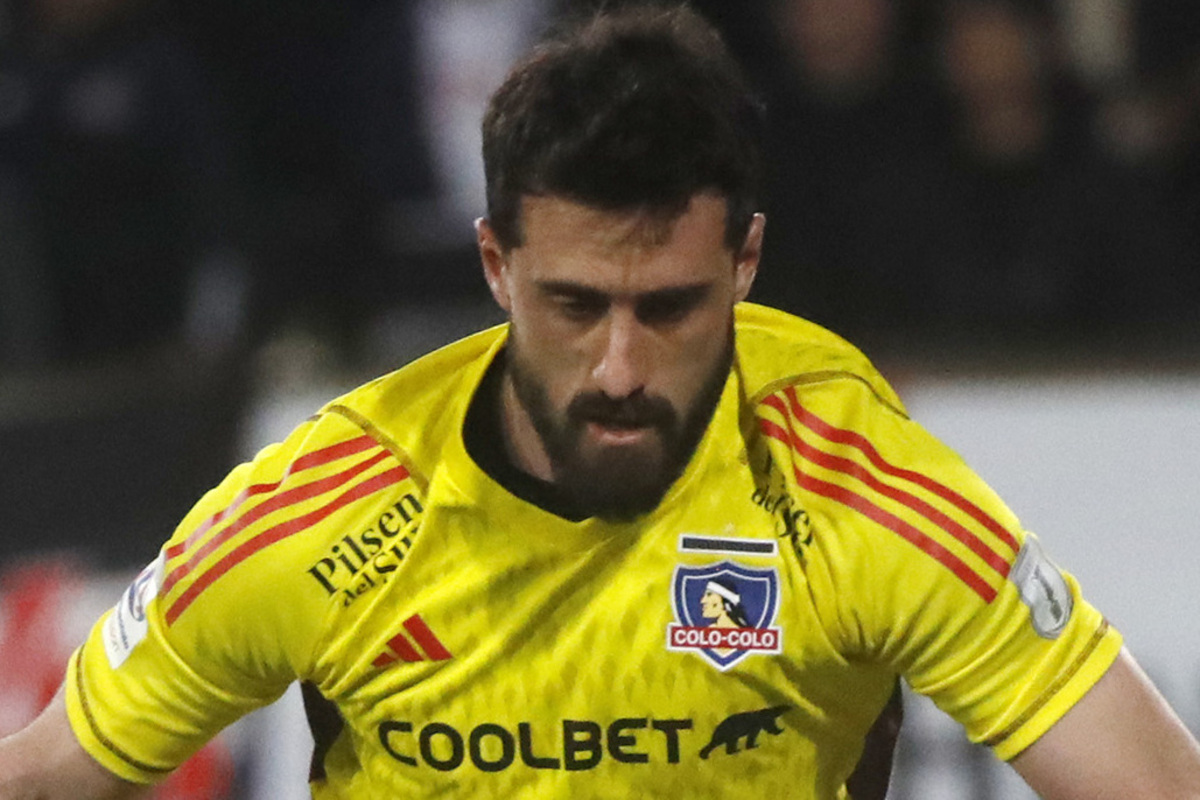 Fernando de Paul con la camiseta de Colo-Colo.