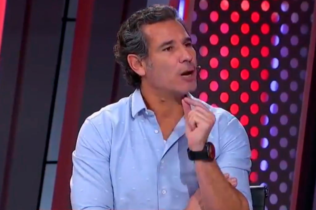 Dante Poli en medio de una transmisión del programa de ESPN Chile.