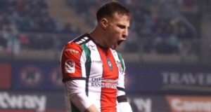 Bruno Barticciotto con los puños apretados gritando un gol