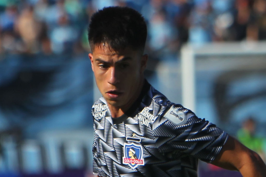 Matías Moya defendiendo la camiseta de Colo-Colo en la goleada 5-1 sufrida a manos de O'Higgins de Rancagua