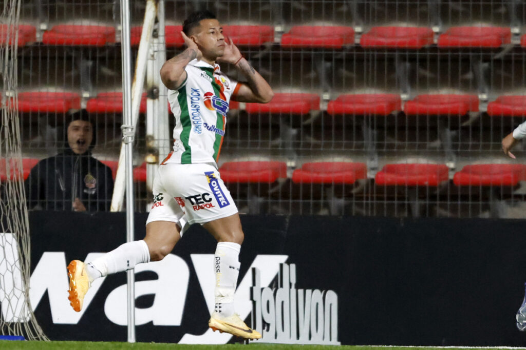 Leonardo Valencia celebrando el 1-0 parcial de Cobresal sobre Unión la Calera en el inicio de la segunda rueda del Campeonato Nacional 2023.