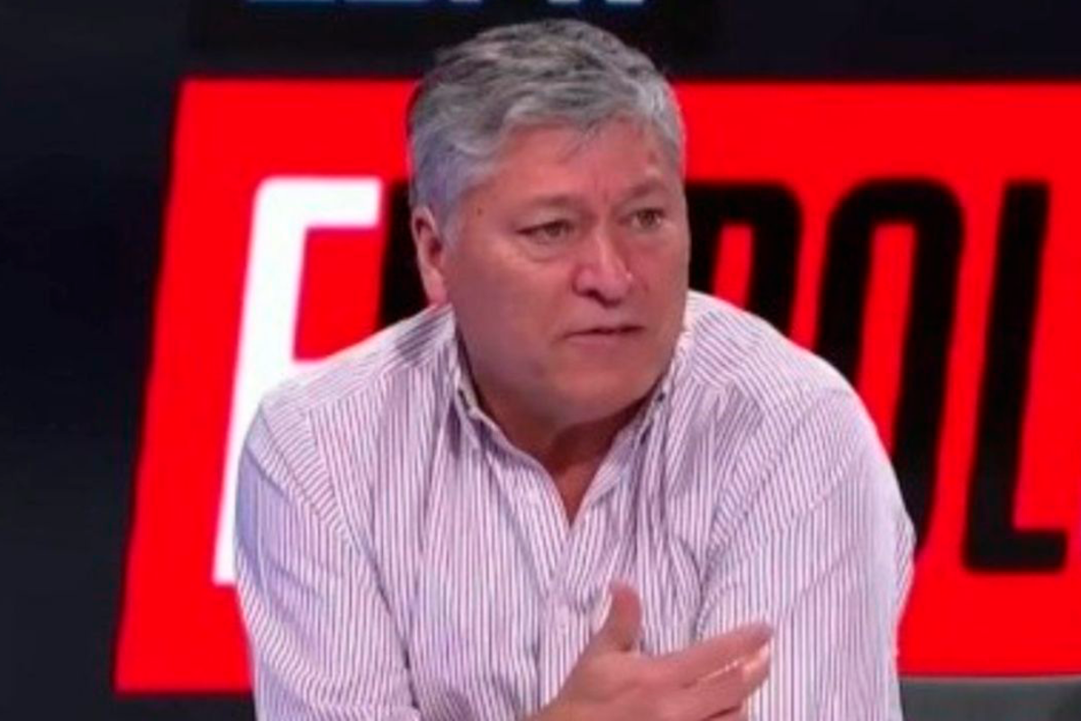 Patricio Yáñez en medio de una explicación en su rol de panelista en ESPN Chile.