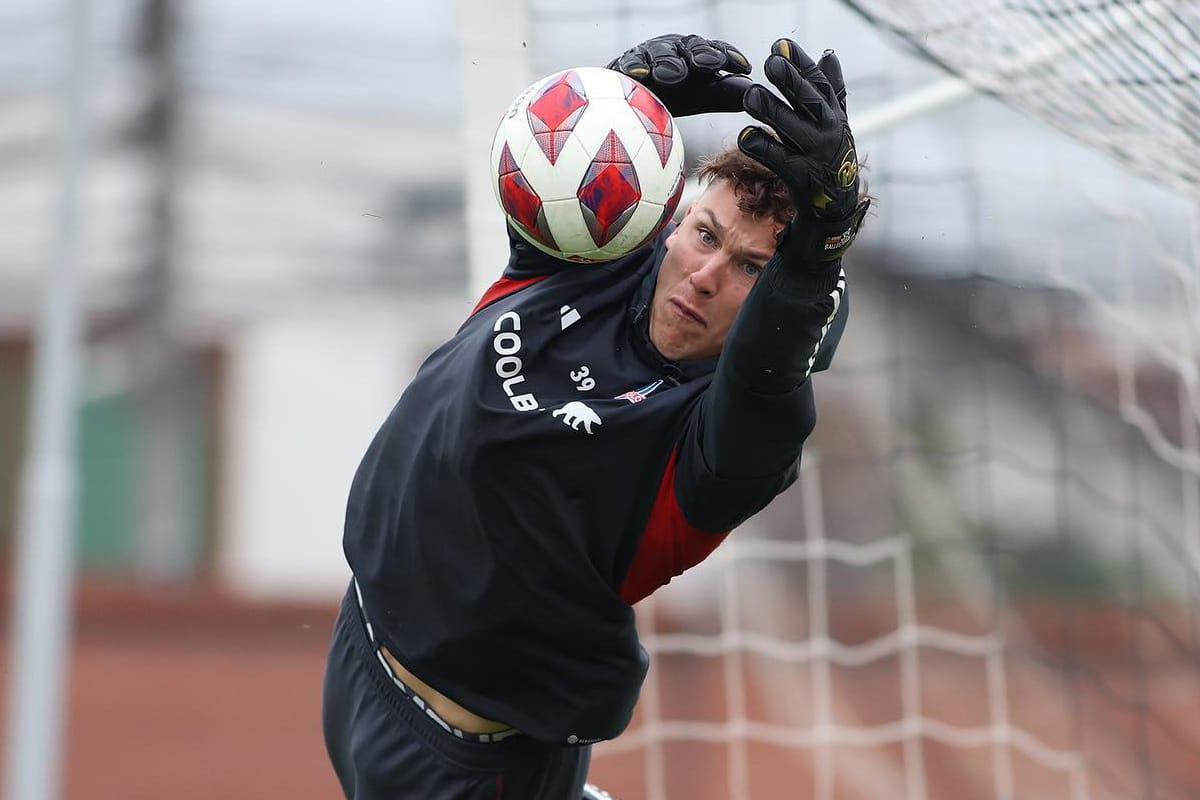 Martín Ballesteros entrenando en el Estadio Monumental