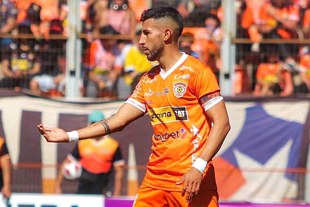 Jorge Araya en su primer partido con la camiseta de Cobreloa.