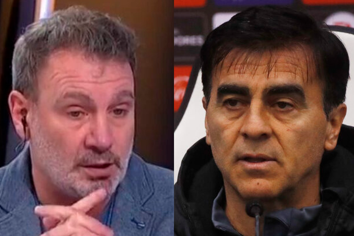 Primer plano a los rostros de Marcelo Barticciotto y Gustavo Quinteros, ex entrenador de Colo-Colo y actual estratega del Popular, respectivamente.