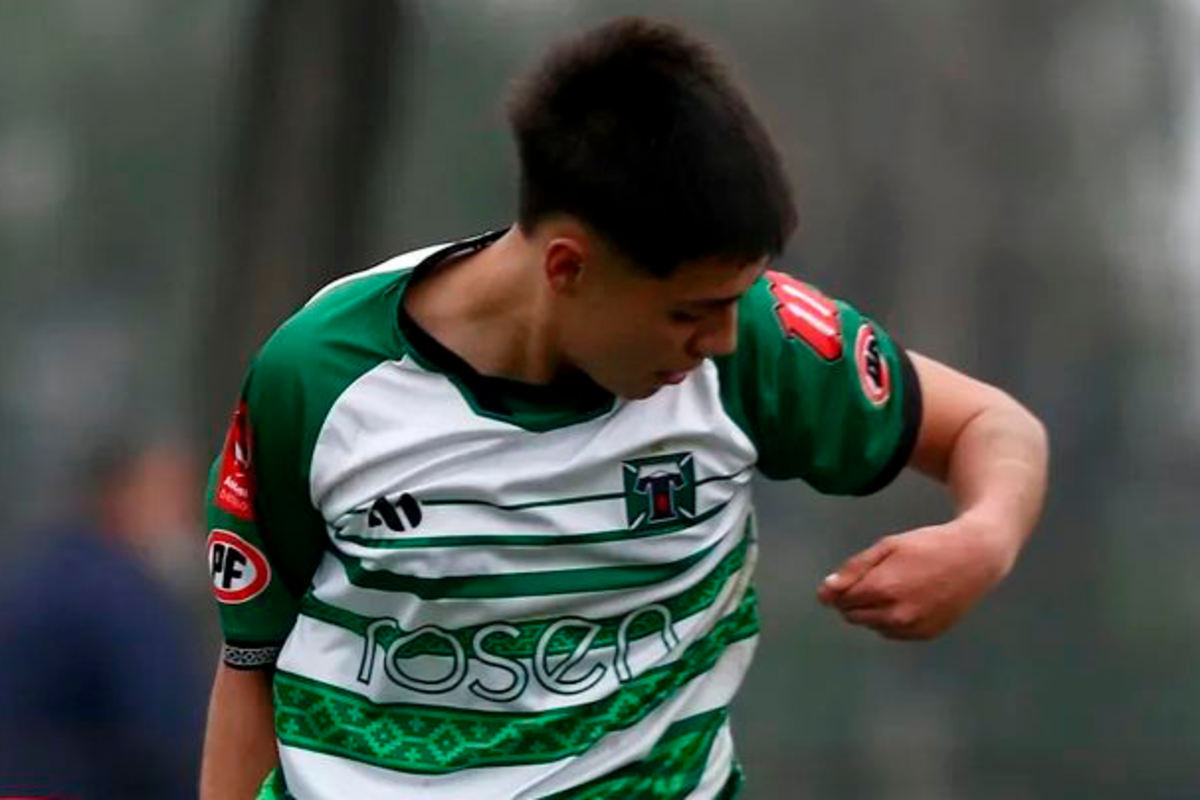 El juvenil Vicente Aros defendiendo la camiseta de Deportes Temuco en el Fútbol de Proyección.