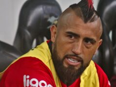 Arturo Vidal con cara de enojo.