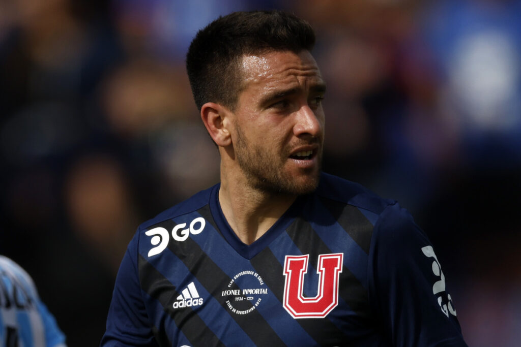 Matías Zaldivia con la camiseta de Universidad de Chile.